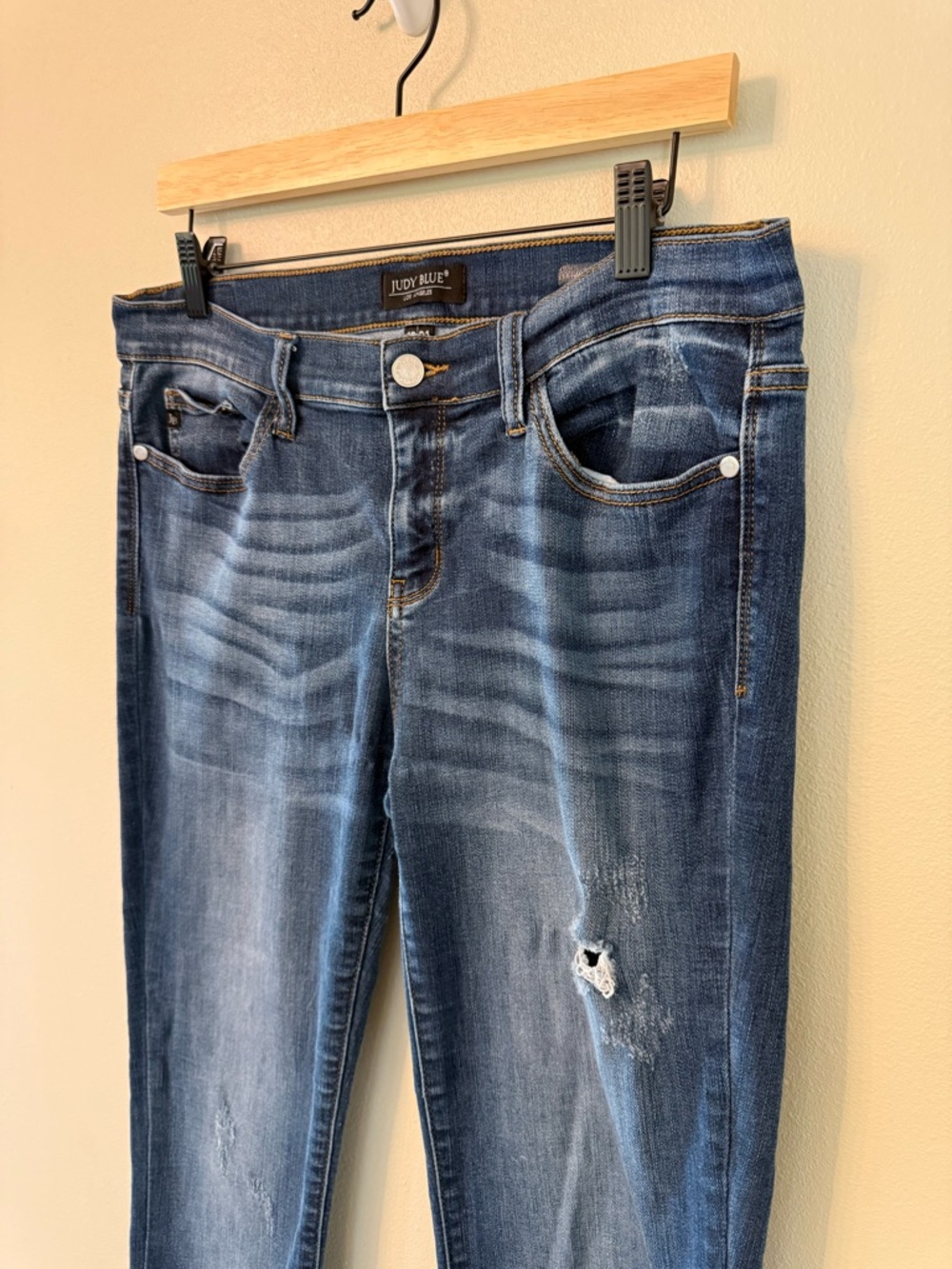 Judy Blue Straight Leg Jeans Medium Wash Light Distress High Rise Size 31 - Picture 4 of 8